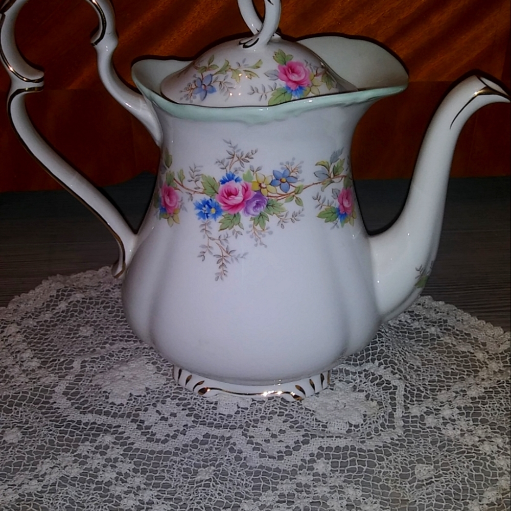 Beautiful Vintage Royal Albert Colleen Collection Coffee Pot Very RARE